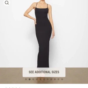 Skims dress storlek s - Säljer min helt nya skims klänning. Älskar den!! Säljer pågrund av dubblade. 