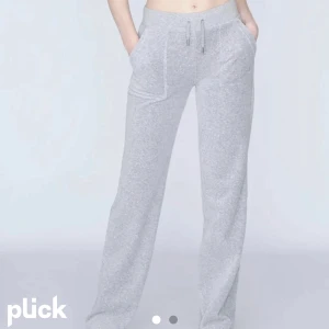 Juicy byxor grå  - Som nya, använda hemma 2-3 ggr säljer för har ett par mindre och domma kommer inte till användning, säljer för 850+ frakten