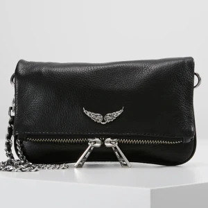 Zadig & volitare väska - Skit cool och trendig Zadig väska i storleken nano (minsta). Väskan har inga defekter eftersom att jag bara har använt den ett fåtal gånger. Dustbag och Äktehetsbevis kommer med.  Skriv privat eller i kommentarerna för intresse. Har inget bestämt pris än.