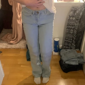 Lågmidjade jeans  - Jätte fina jeans, säljer för att jag har för många🤍