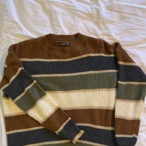 Stickad Tröja - Stickad tröja från Shein. Använd fåtal gånger. Storlek S. Inga märken på tröjan