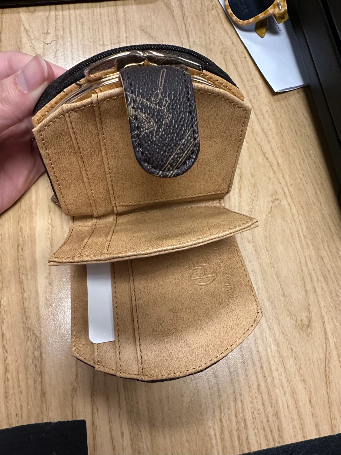 plånbokthis is totally new and unused  - 90