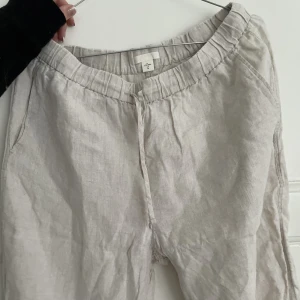 Arket linnebyxor - Linnebyxor från arket. Storlek M, paketet är spårbart.