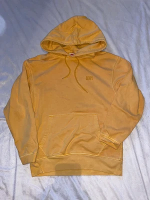 Hoodie - Väldigt sparsamt använd så i fint skick! Lite stor i storleken tycker jag.