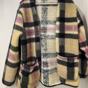 Vintage jacka.  - Mysig vintage jacka köpt på second hand för något år sedan. Säljs då den inte kommer till användning. Strl S men sitter oversized och passar många storlekar. Nästan i nyskick. Säljer för 150 + frakt. 💕