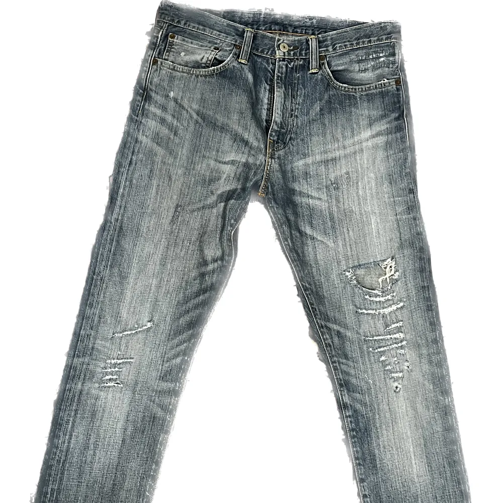 Riktigt snygga raka Levi’s. Tyvärr för små för mig. Priset kan diskuteras, frakt tillkommer. Bara att fråga om mått.. Jeans & Byxor.