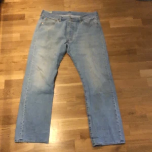 Levis 501 jeans - Feta ljusblåa levis 501 jeans 