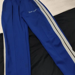 Palm Angels byxor  - Bra byxor för priset 