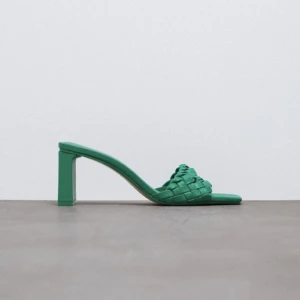 Zara klackar - Säljer mina gröna klackar från zara, aldrig använda då dom inte passade på mig 🙁 köpta för 399kr