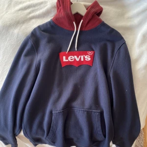 Levis  - Levis huvtröja. Storlek M Använd fåtal gånger.