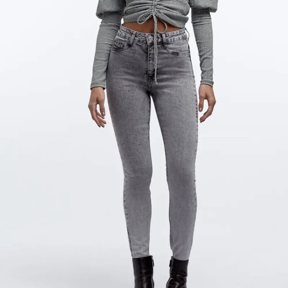 Helt nya Molly jeans från Gina 💖 Pris 150+frakt stolek S. Jeans & Byxor.