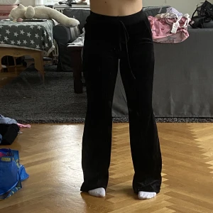 flare mjukisbyxor - jättesköna flared byxor i mjukismaterial!