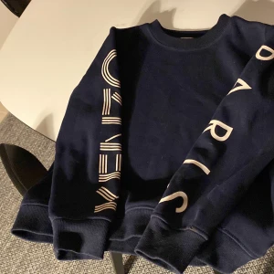 Sweatshirt Kenzo - Mörkblå sweatshirt Kenzo strl 134/140
