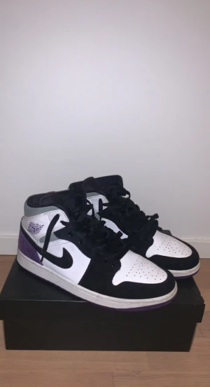 Jordan 1  - Mycket bra skick. Använda typ 5 gånger. Ratailpris 2300kr säljer för endast 1200kr