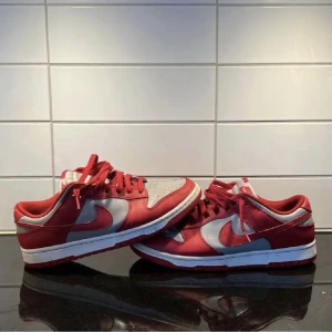 Nike dunk UNLV - Säljer dessa skor för jag inte använder dom så har knappt använt dom och är i väldigt bra skick 