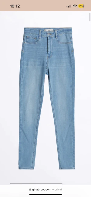 Molly jeans gina - Molly jeans från gina. Använda max 2-3 gånger, i mycket bra skick. Storlek medium men väldigt stretchiga.