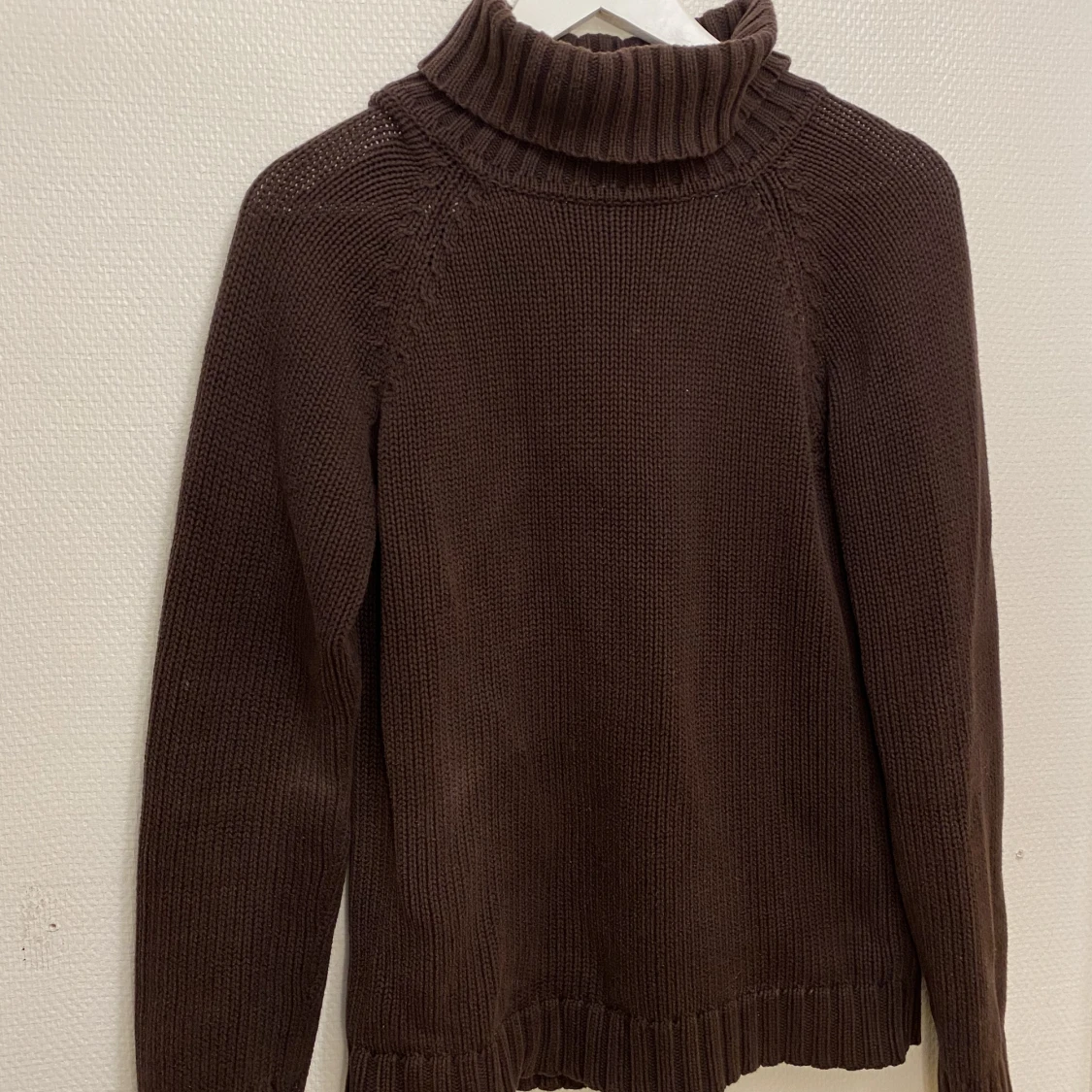 Brun polotröja