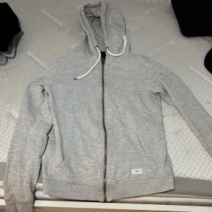 Koftor  - Två jätte fina och baisic koftor Jag säljer båda för 110   