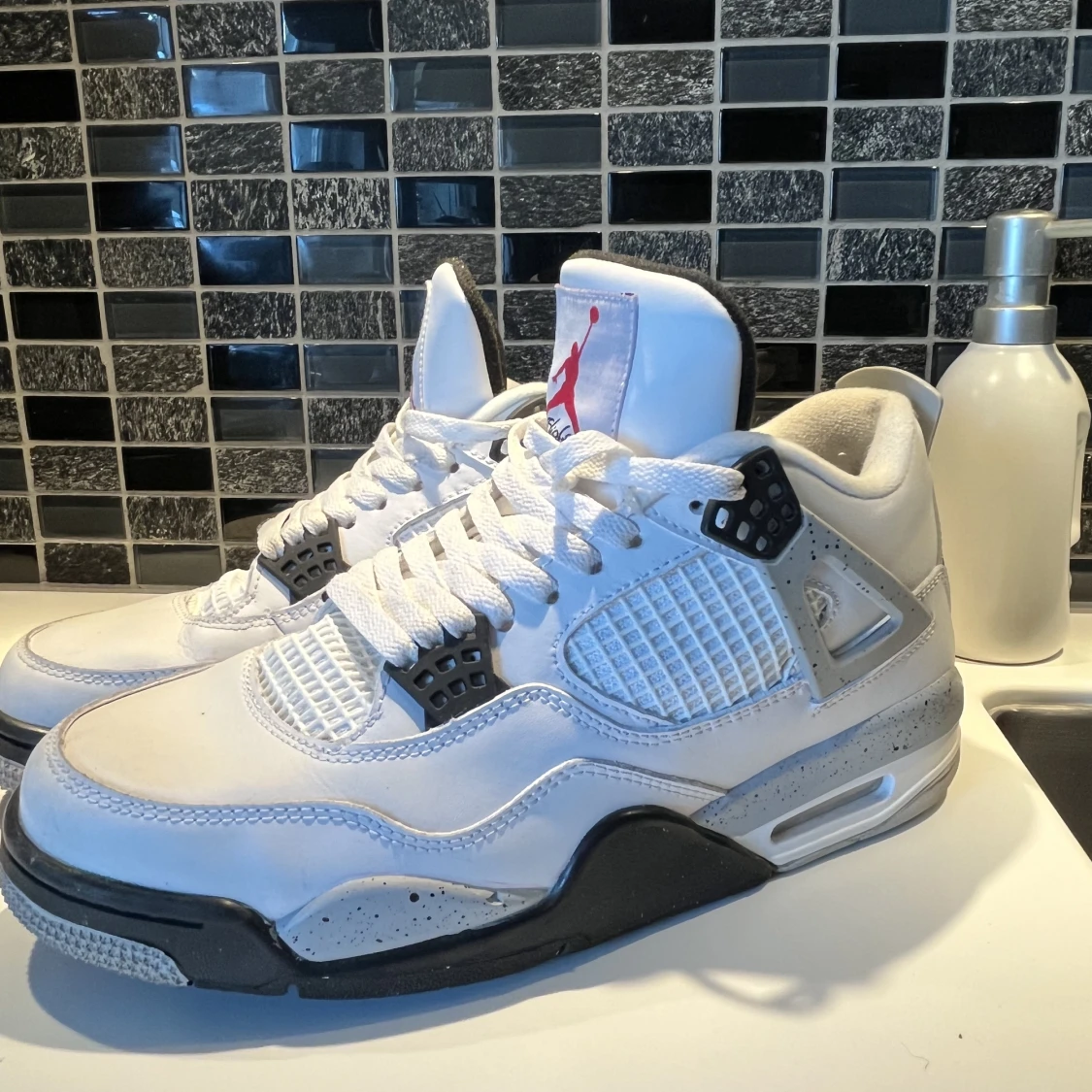 Jordan 4 