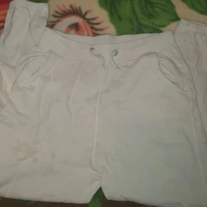 Mjukisbyxor  - ANVÄND INTE KÖP NU ❤️ Frakt: 64kr Har lite fläckar men går säkert att få bort ! 