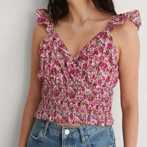 Linne  - Pink flower, ny med prislappar 