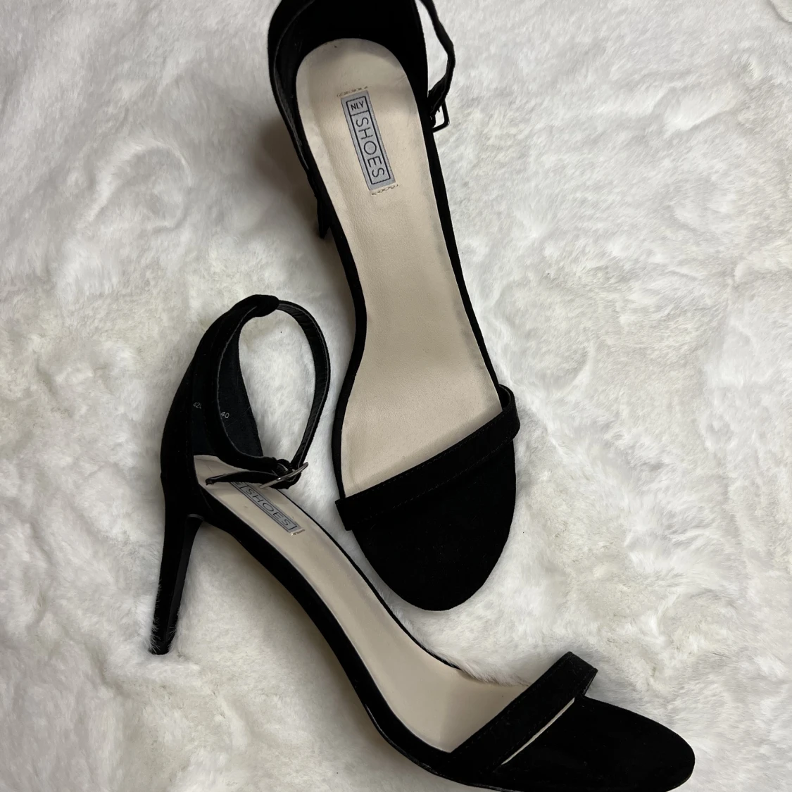 Svarta klackar i mocka