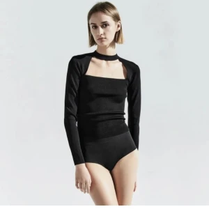 Tröja med cut out - Sååå snygg tröja från zara🥰 tror den är helt slutsåld 