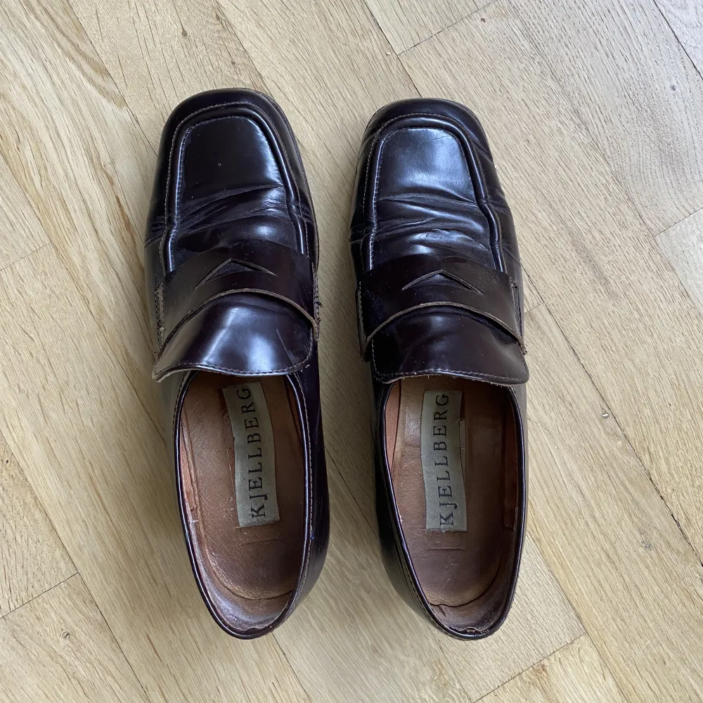 Super gulliga vintage loafers! Lite för små för mig men så fina🤍 köpta secondhand men i fint skick. Storlek 37 1/2. Skor.