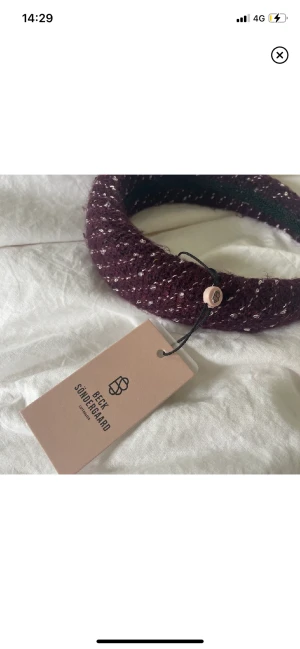 Beck söndergaard diadem - Diadem från Beck söndergaard! Nypris runt 300! Frakta eller mötas upp på Östermalm 🤗