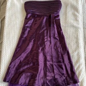 Brudtärne kläning  - Lilla siden kläning 