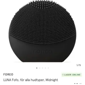 Foreo ansiktsrengöring! Använd fåtal gånger. Batteri ingår! Självklart rengjord💕 Originalpris: 800 kr