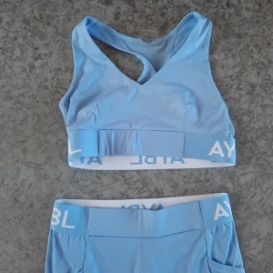 AYBL träningsset - Oanvänt träningsset, stl M på byxor och L på topp.