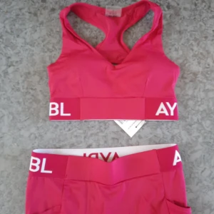 AYBL träningsset - Oanvänt träningsset stl M på byxor och S på topp.