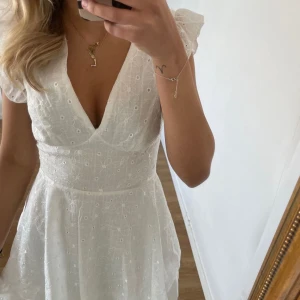 Studentkläning - Så fin klänning! Köpte kläningen här på plick så vet inte riktigt vart den kmr ifrån!