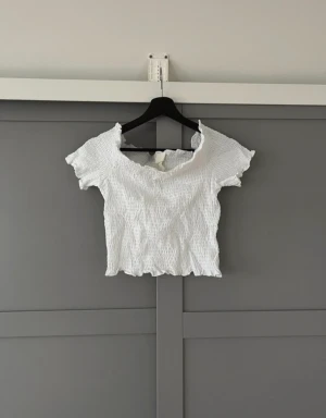 Vit topp  - En fin vit topp som aldrig blivit använd