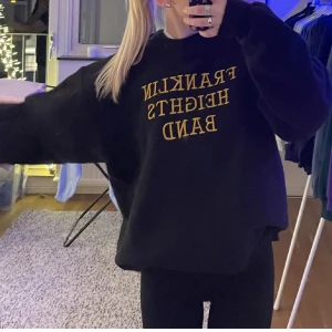 Sweatshirt  - Supersnygg sweatshirt i storlek xl!!💞 300kr+frakt men priset kan diskuteras💗
