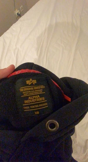 Alpha industries - Säljer min Alpha industries för den är för liten och tar plats bara. Köpte den på pondus för 900kr. Skriv för fler frågor
