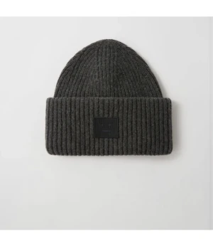 Acne studio mössa - Säljer min gråa acne studio mössa då den inte används Använt en vinter, väldigt fin  Hör av dig om har några funderingar💓