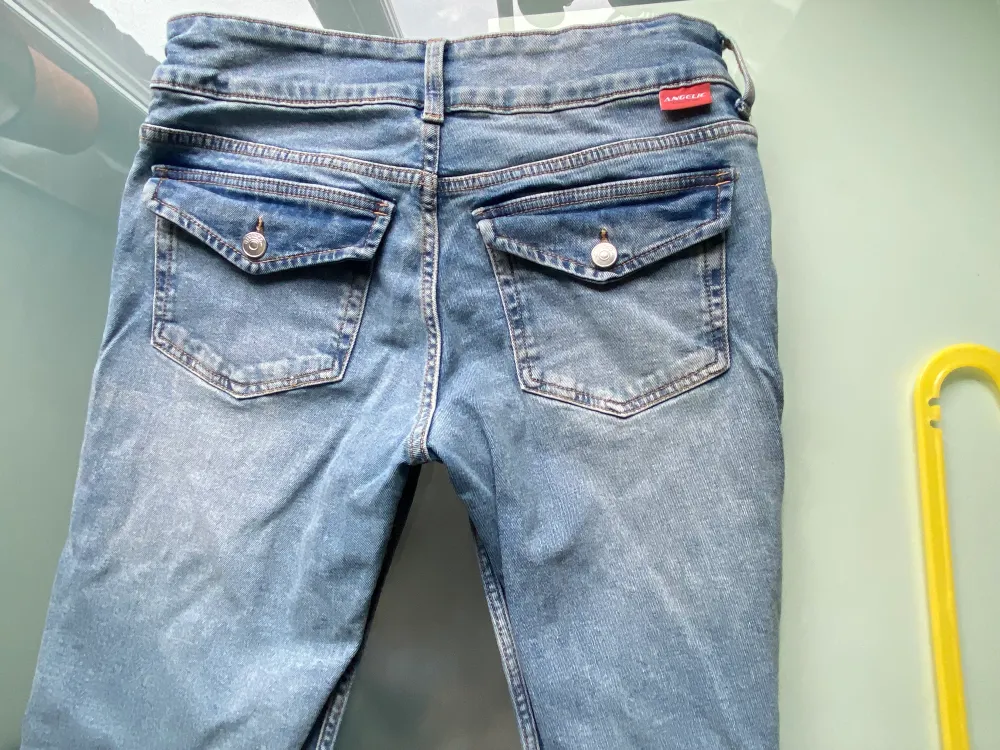 Säljer dessa populära jeans. Jeans & Byxor.