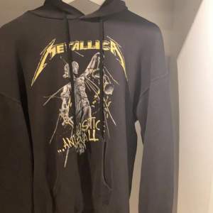 Metallica ”And justice for all” hoodie i svart  Storlek Large