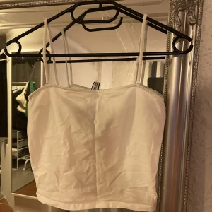 Vit topp - Från H&M 