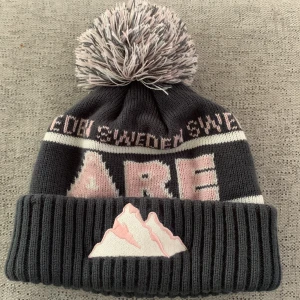 Åremössa - En populär åremössa i grått och rosa. Nyskick, pris kan diskuteras. Om fler är intresserade blir det budgivning💞