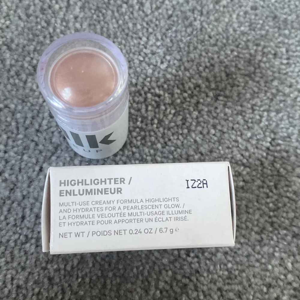 Säljer en highlight ifrån Milk makeup jag köpte den på sephora nyligen 10 mars 2023 om man ska vara exakt den är inte Andvänd!!! Säljer på grund av att den inte används den är i färgen lit ordinarie pris: 180kr❣️. Övrigt.