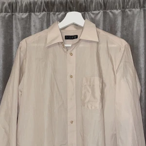 ST ERIK skjorta  - Jätte fin ljusrosa skjorta i storlek 40. Nyskick. 