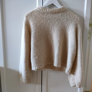 Stickad tröja  - Stickad tröja från mango.  Storlek S Mitt pris: 250