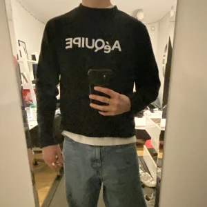 Sweatshirt svart - Svart sweatshirt, skönt material och sitter bra. Strl L men passar som M (som jag brukar ha).