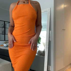 Orange sommar klänning - Sommarklänning knappt använd 