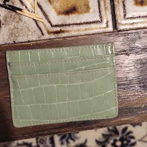 Korthållare från glitter som inte ska användas längre för jag köpt en ny plånbok! Den har lite defekter men som inte är något synligt❤️❤️