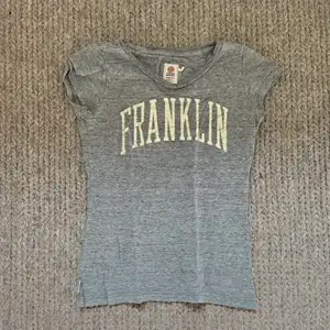 Grå Franklin Marshall T-shirt i stl XS.