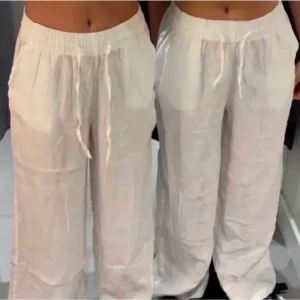 Jättefina linnebyxor! - Säljer nu mina favorit linnebyxor till ett väldigt bra pris! De är andvända lite i somras men fortfarande i gott skick, dock en liten defekt längst ner på benet men inget man tänker på! Direktpris: 215kr❤️